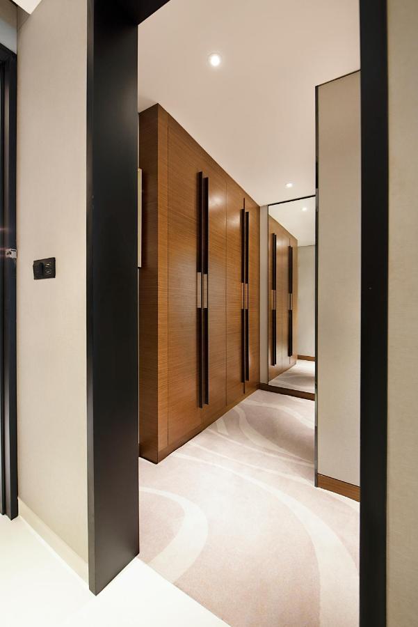 Asiana Grand Hotel Dubaï Extérieur photo A walk-in wardrobe