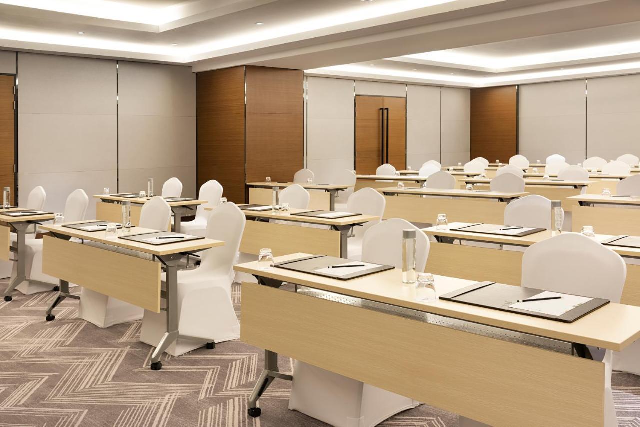 Asiana Grand Hotel Dubaï Extérieur photo A typical classroom layout
