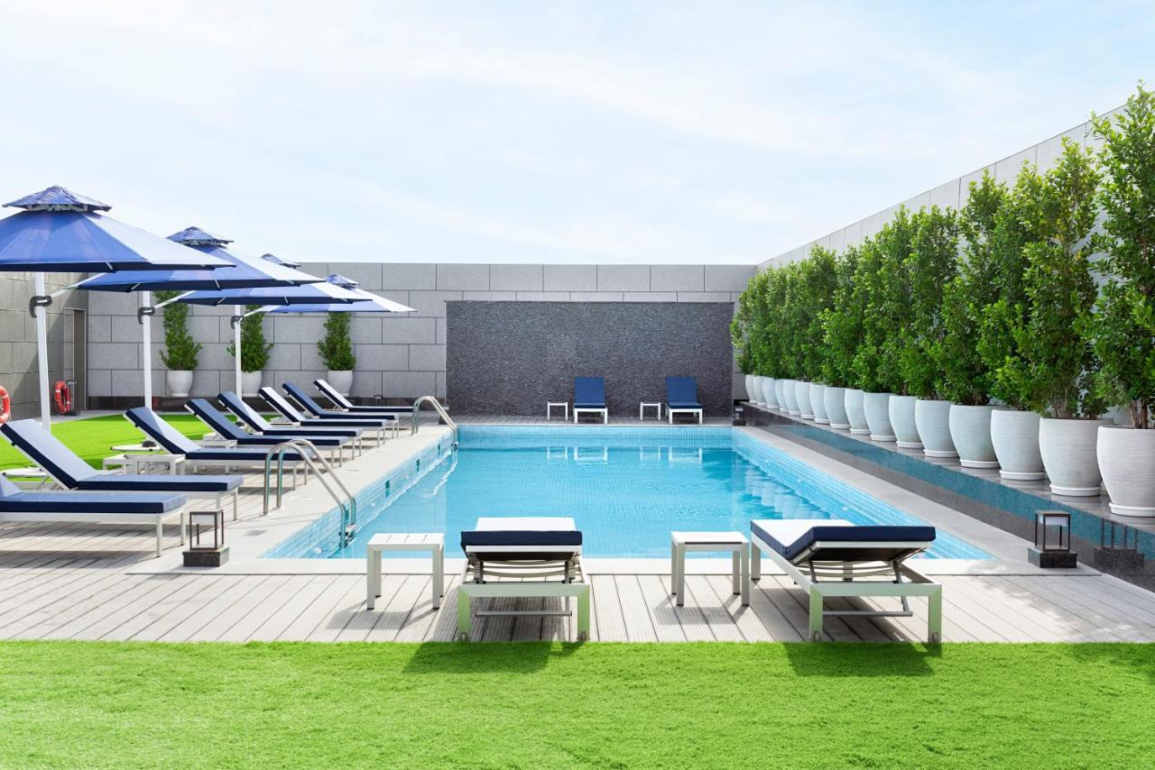Asiana Grand Hotel Dubaï Extérieur photo The swimming pool at the hotel
