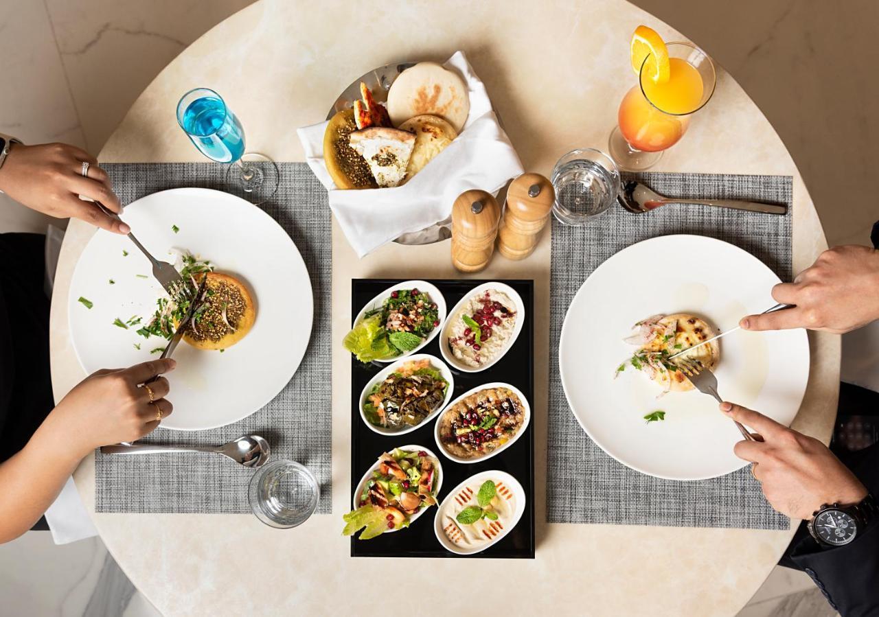 Asiana Grand Hotel Dubaï Extérieur photo A selection of meze