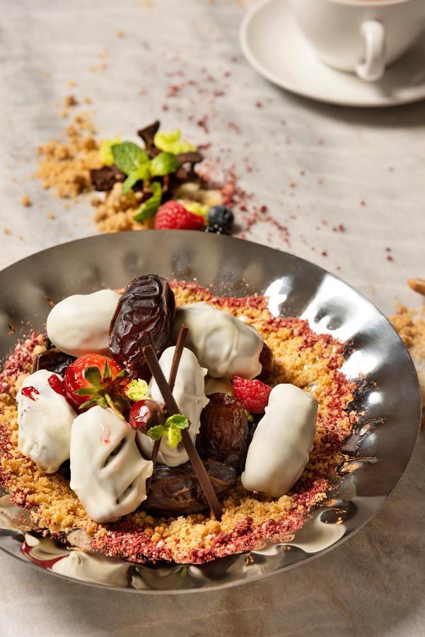 Asiana Grand Hotel Dubaï Extérieur photo A chocolate parfait